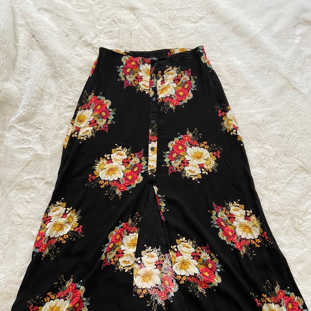 Maxi skirt - black & floral